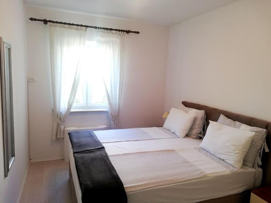 Apartments Regina Bol Luaran gambar